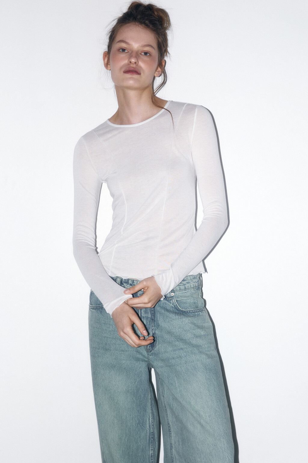 Лонгслив приталенный с волнистыми краями - цвет белый - 1