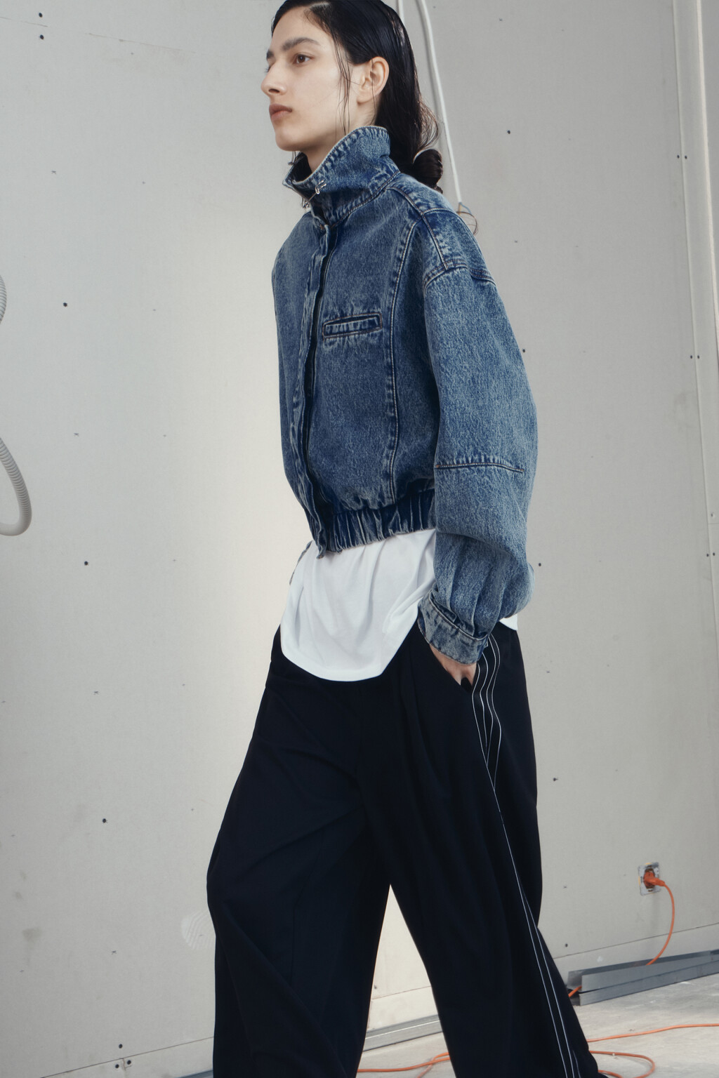 Куртка-бомбер джинсовая с резинкой по низу - цвет темный тинт - 9