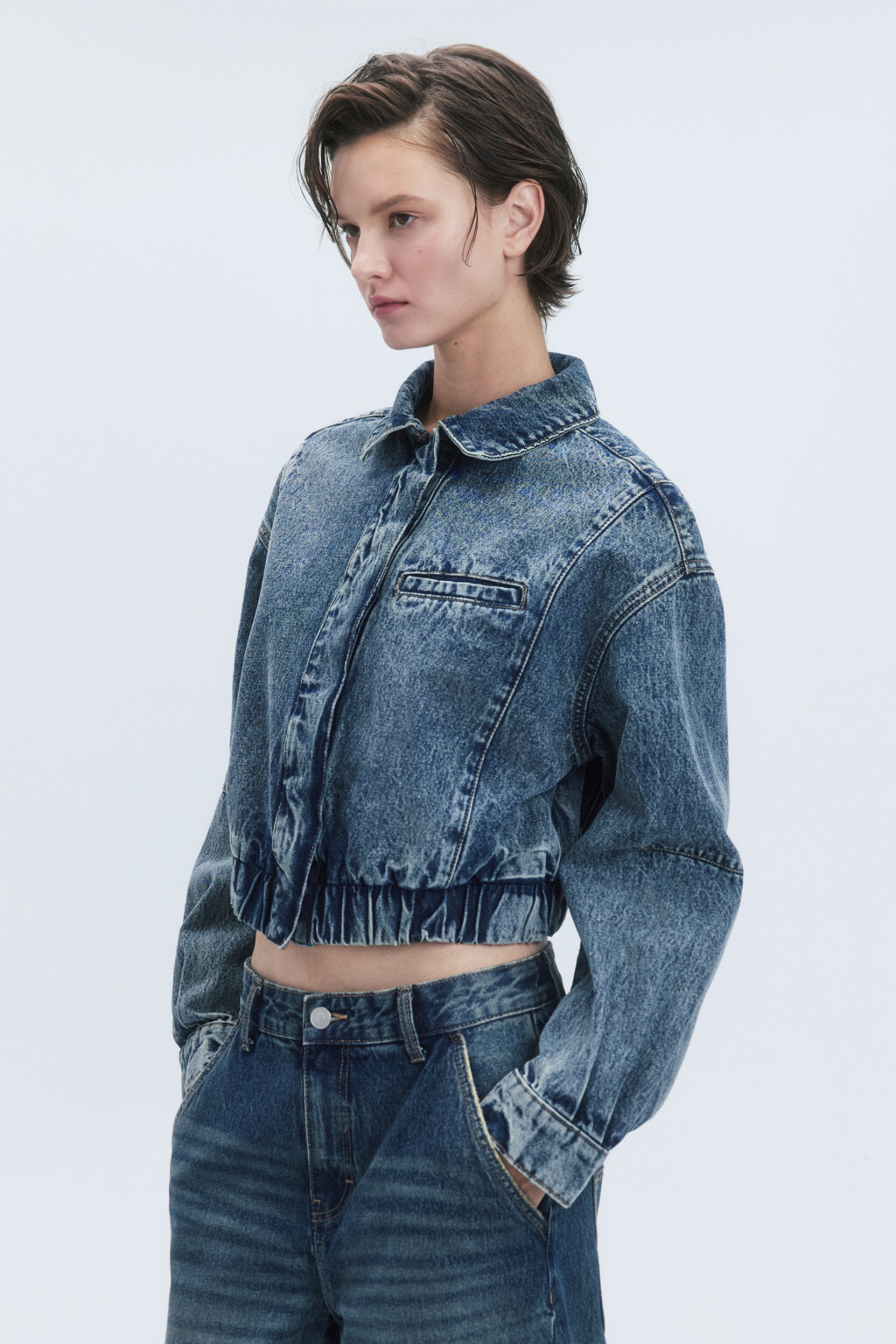 Куртка-бомбер джинсовая с резинкой по низу - цвет темный тинт - 4