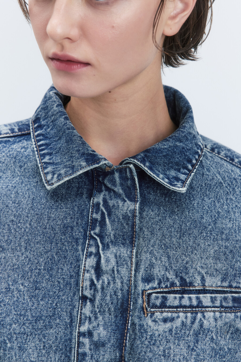 Куртка-бомбер джинсовая с резинкой по низу - цвет темный тинт - 7