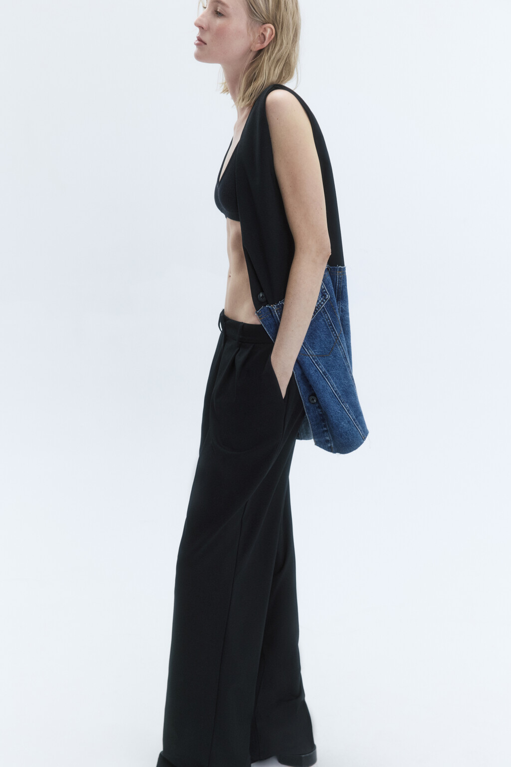 Жилет oversize из комбинированных тканей - цвет голубой - 2