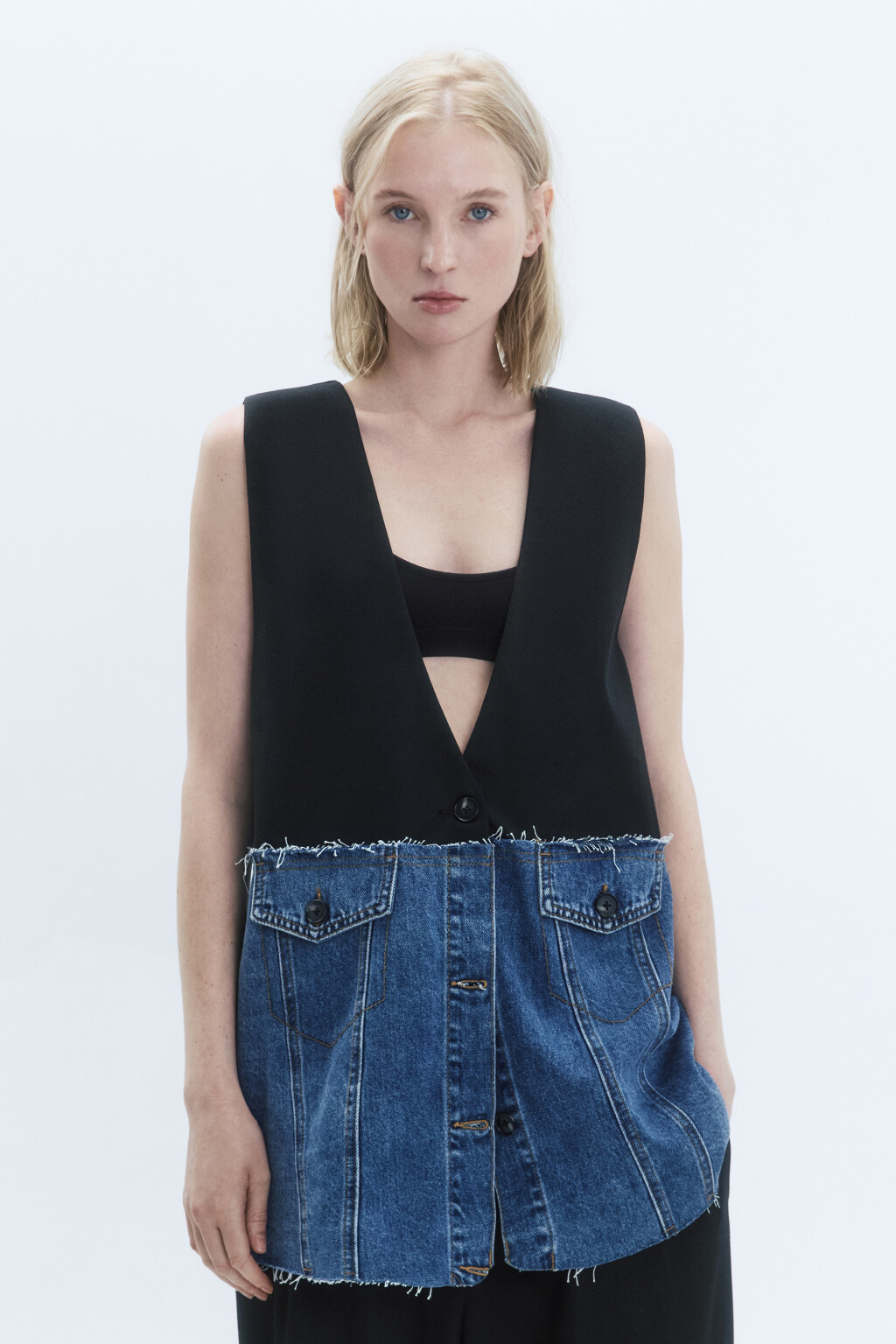 Жилет oversize из комбинированных тканей - цвет голубой - 3