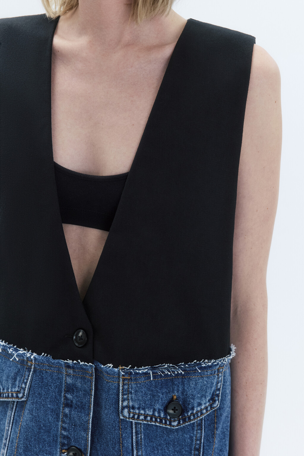 Жилет oversize из комбинированных тканей - цвет голубой - 7