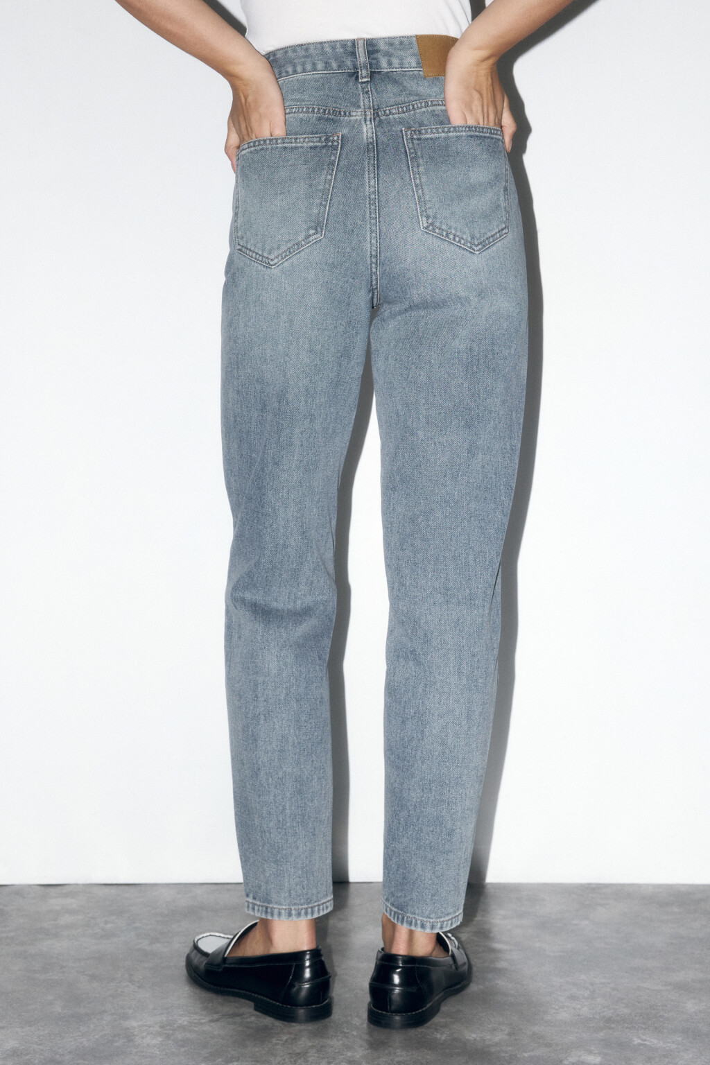 Джинсы mom fit с эффектом масляной стирки - цвет синий - 4