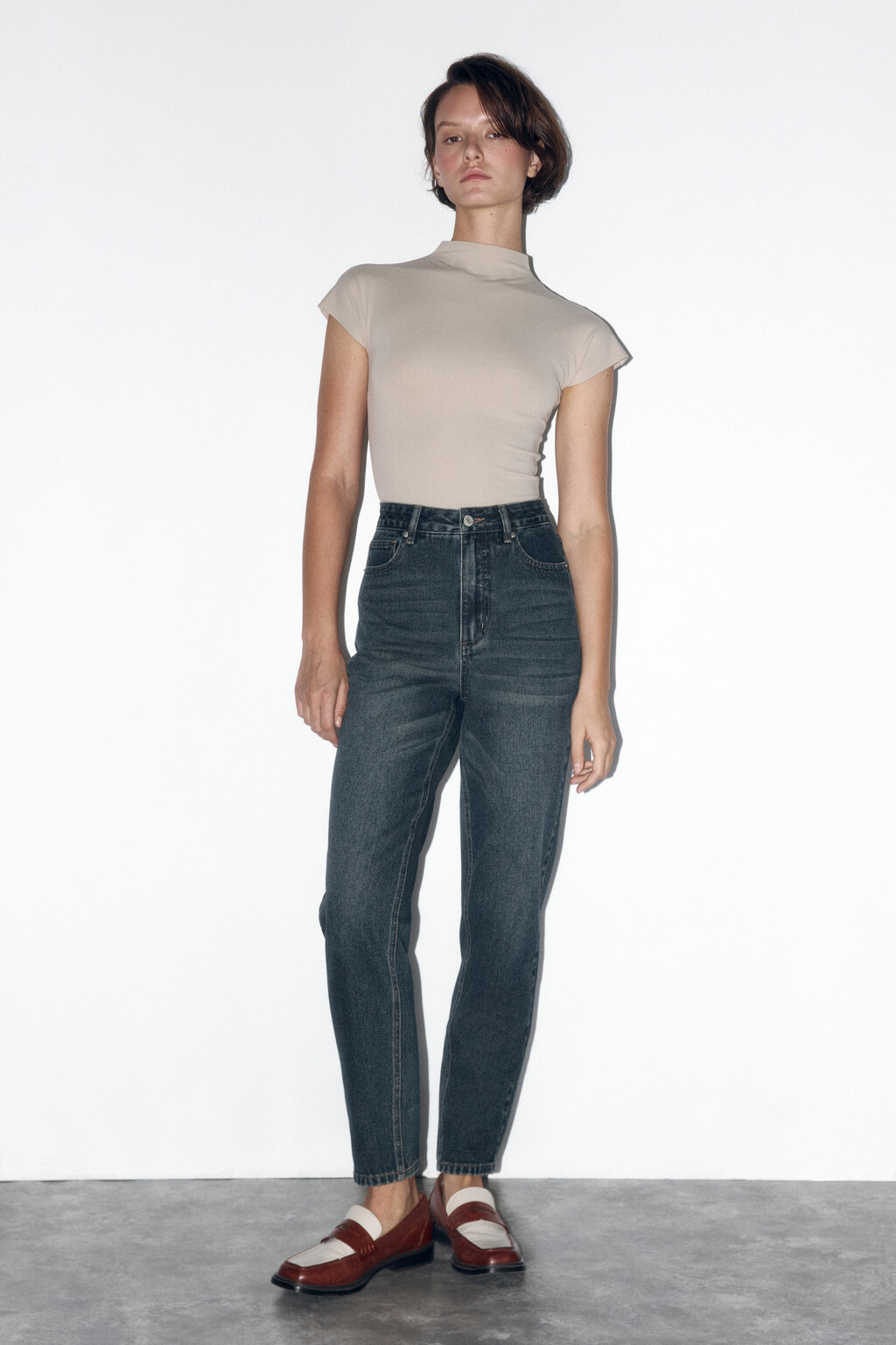 Джинсы mom fit с эффектом масляной стирки - цвет темный тинт - 5