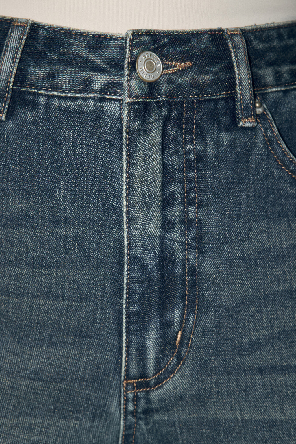 Джинсы mom fit с эффектом масляной стирки - цвет темный тинт - 6