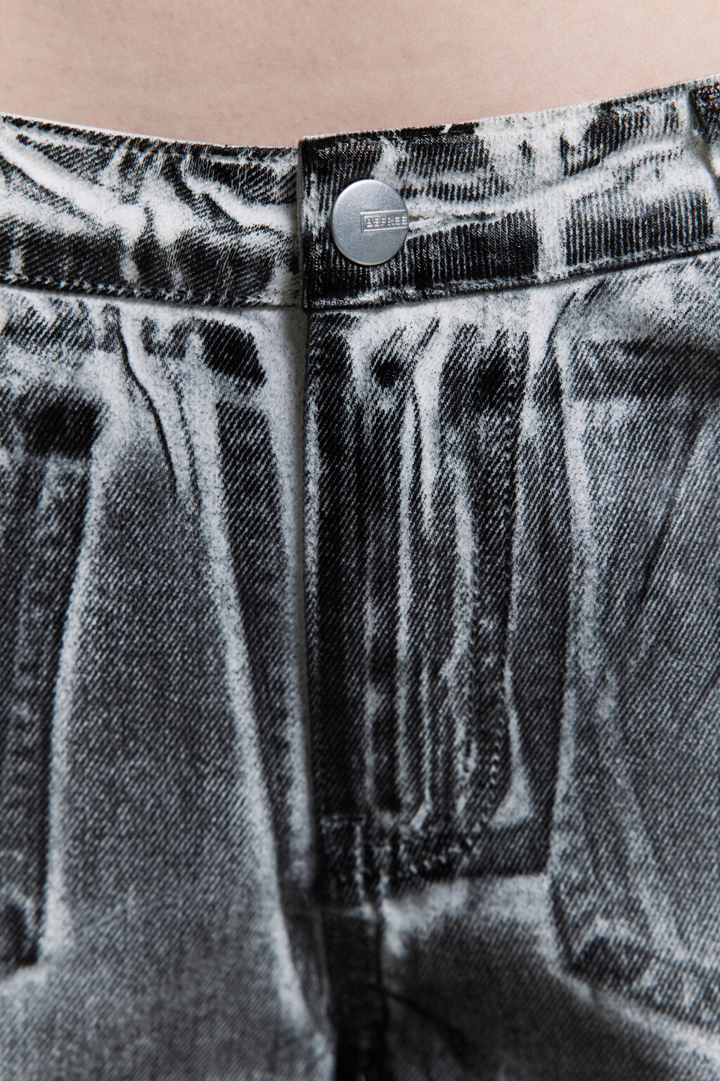 Джинсы wide широкие с черным накатом - цвет черный - 6