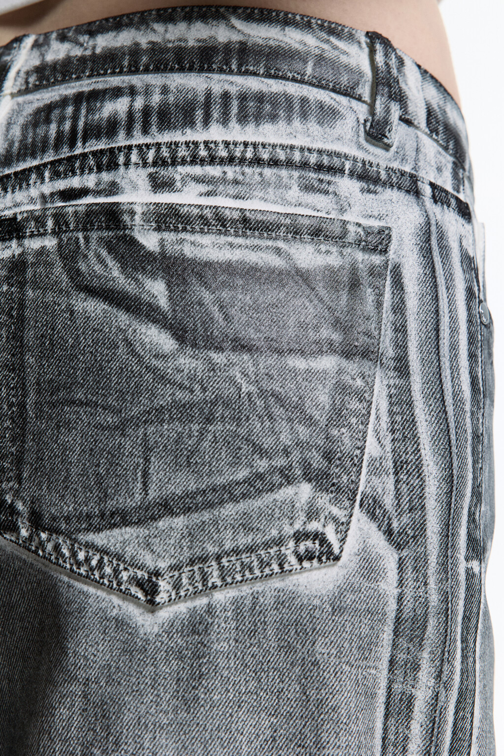 Джинсы wide широкие с черным накатом - цвет черный - 8