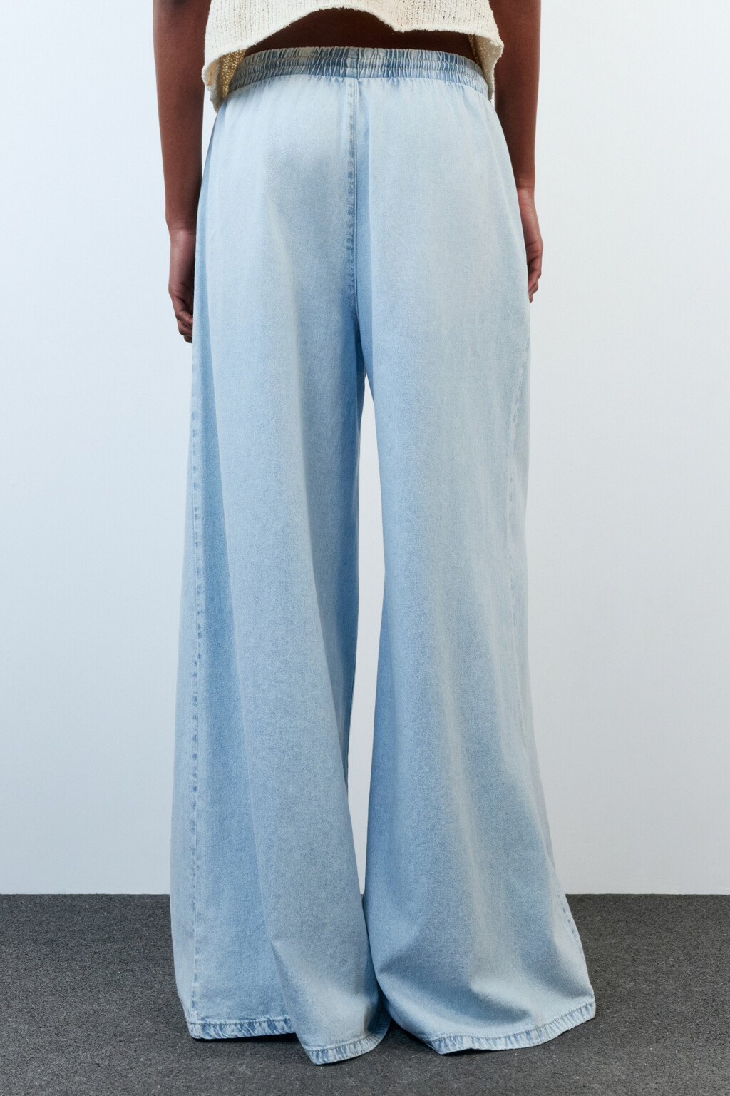 Джинсы широкие с поясом-резинкой на завязках - цвет голубой - 5