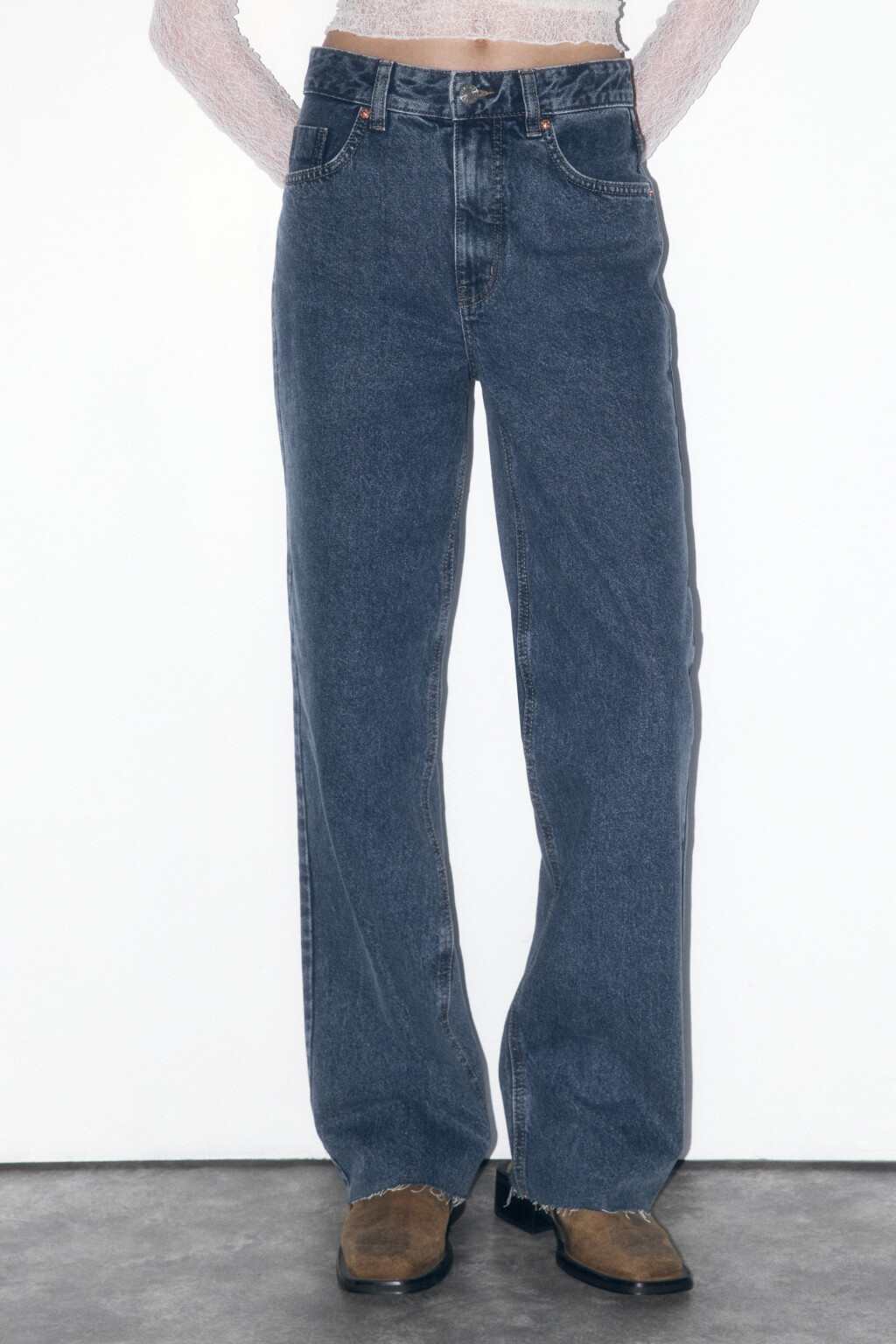 Джинсы прямые с открытыми срезами - цвет голубой - 2