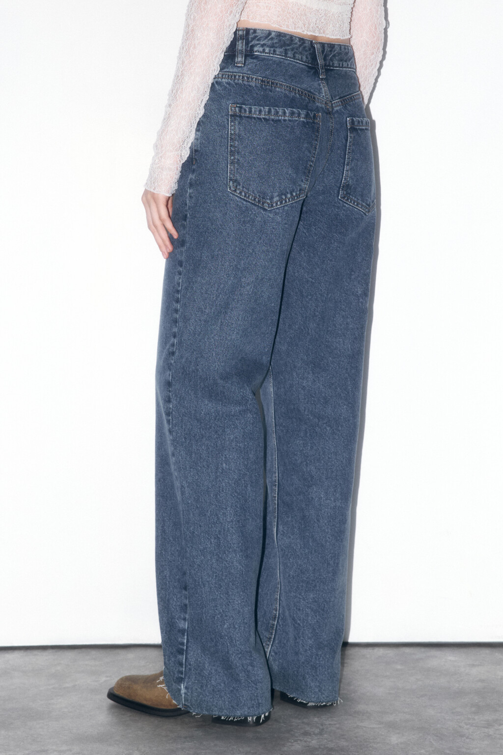 Джинсы прямые с открытыми срезами - цвет голубой - 4