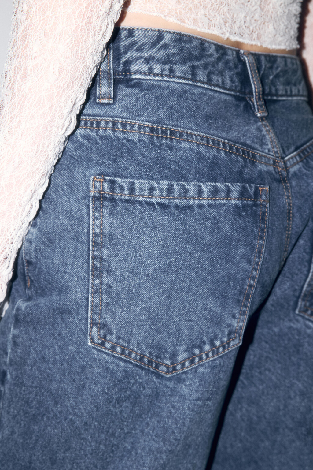 Джинсы прямые с открытыми срезами - цвет голубой - 6