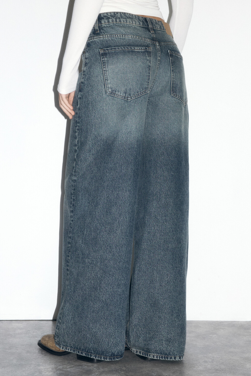 Джинсы wide leg со средней посадкой - цвет темный тинт - 4