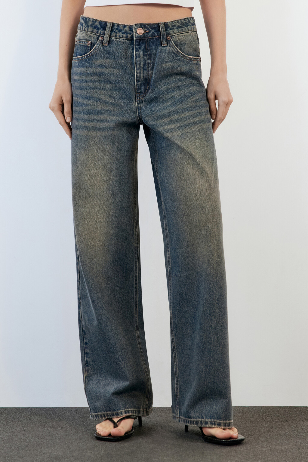 Джинсы широкие с эффектом масляной стирки - цвет бордовый - 2