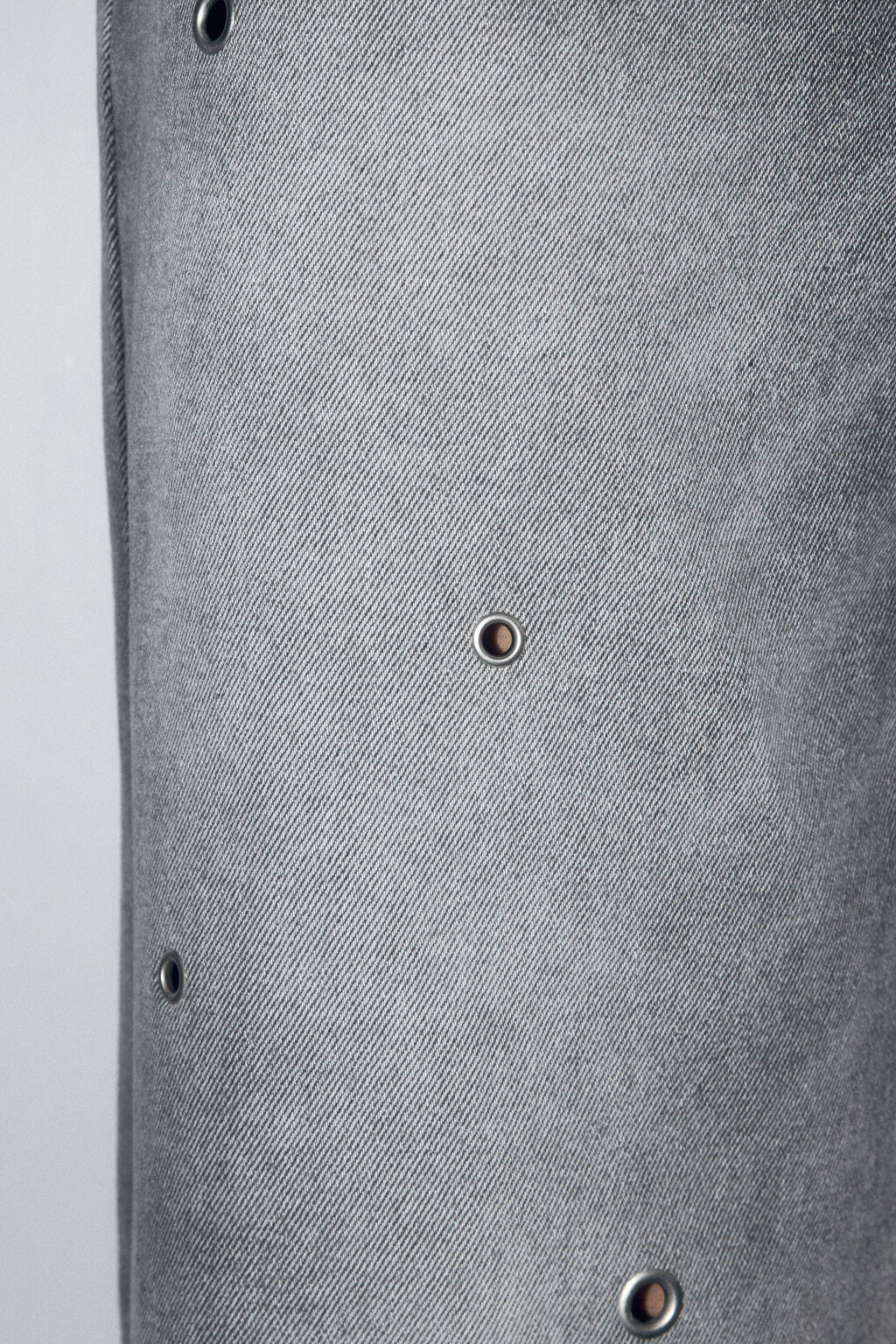 Джинсы широкие с металлическими люверсами - цвет серый - 7