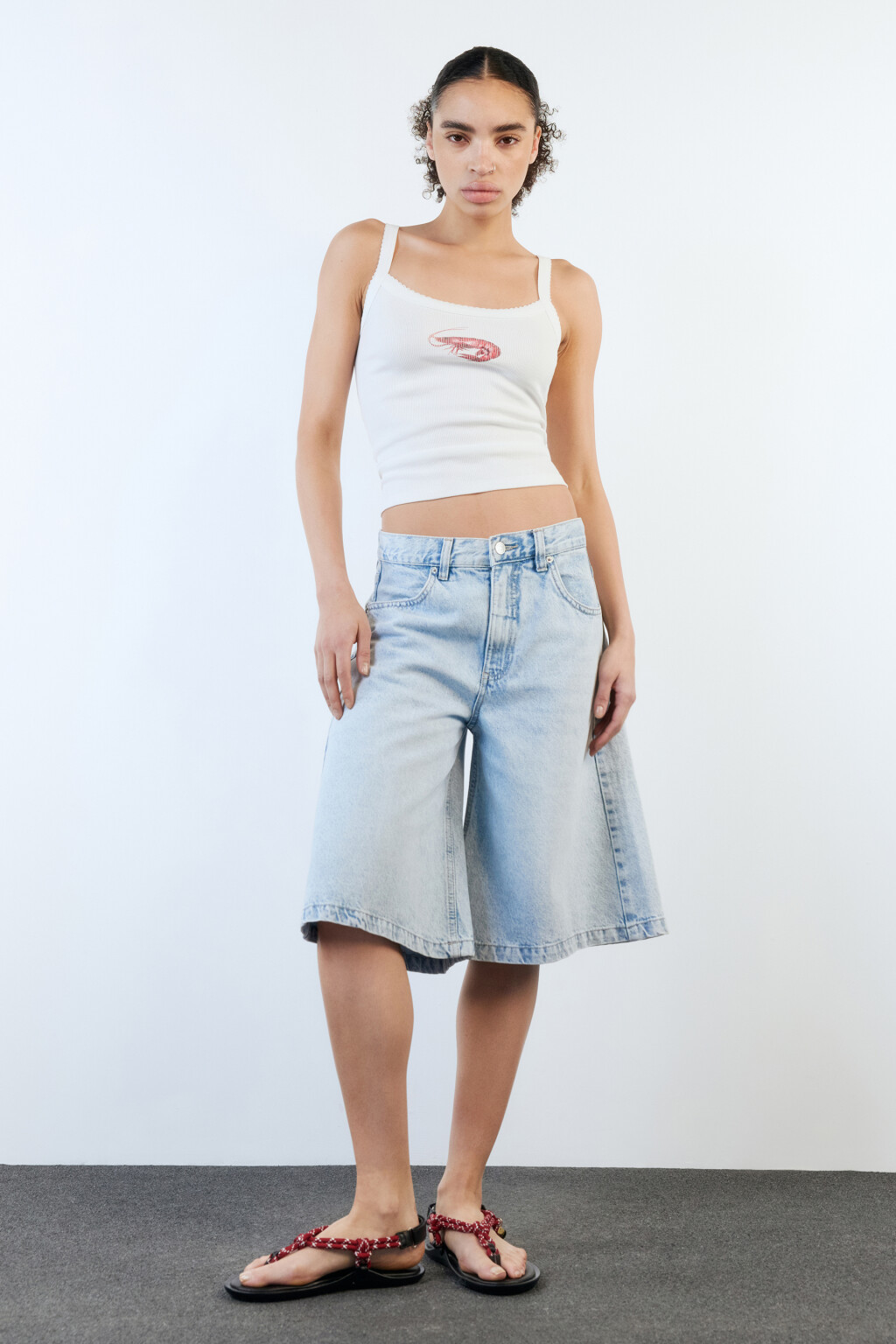 Шорты-бермуды джинсовые широкие на низкой посадке - цвет голубой - 7