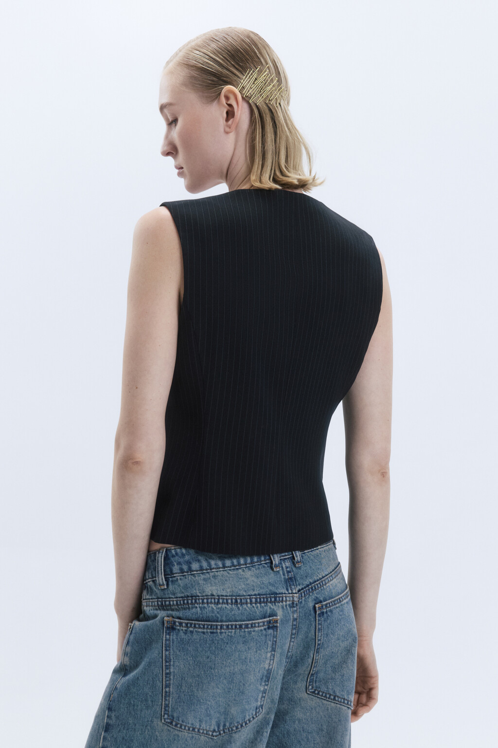 Жилет костюмный полуприлегающий в полоску - цвет черный - 4