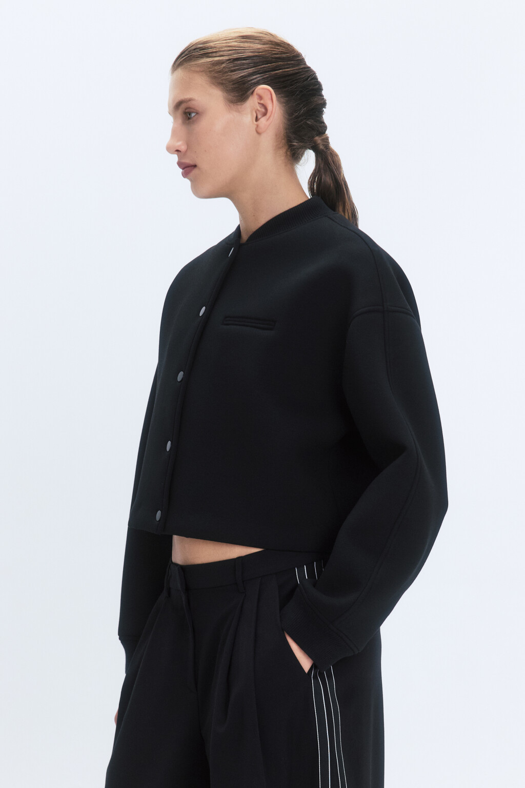 Жакет-бомбер укороченный с объемными рукавами - цвет черный - 4