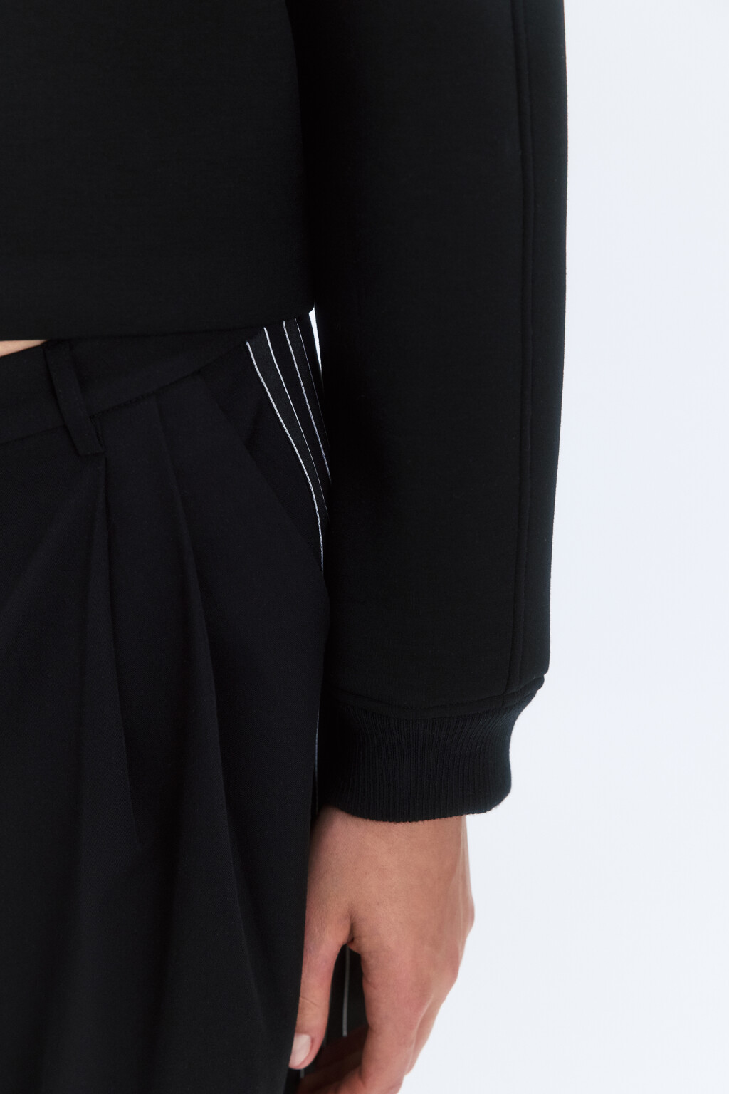 Жакет-бомбер укороченный с объемными рукавами - цвет черный - 8