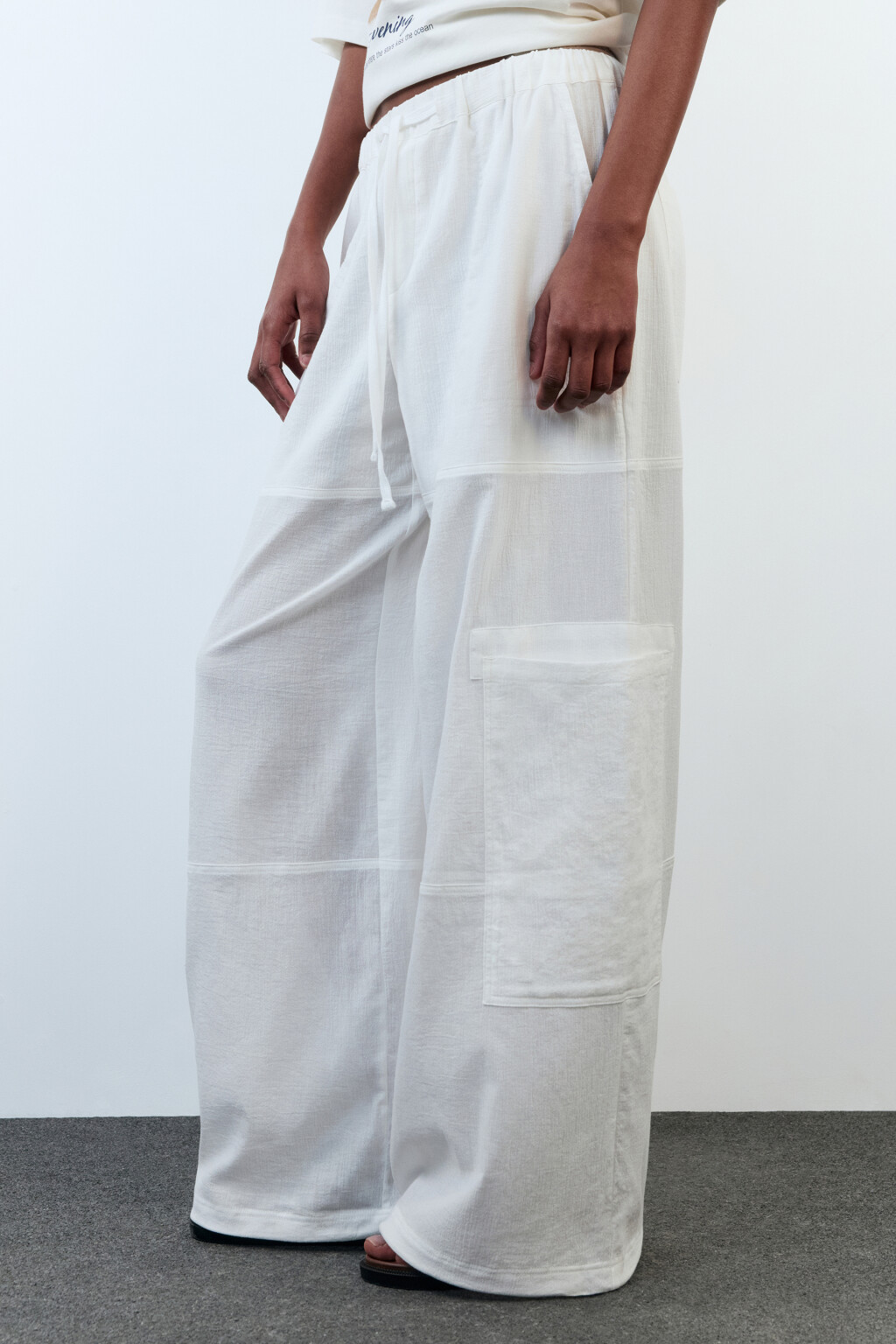 Брюки-парашюты хлопковые с накладными карманами - цвет белый - 3