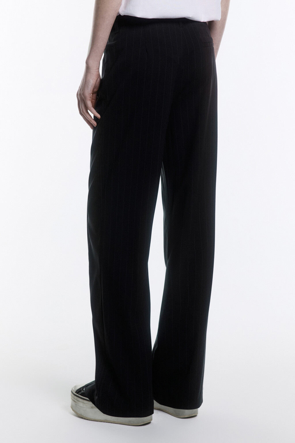 Брюки широкие костюмные в полоску - цвет черный - 4