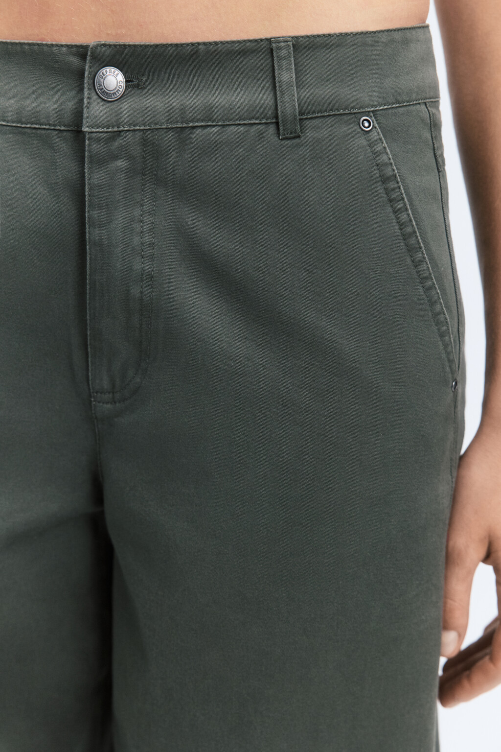 Брюки-чинос хлопковые с низкой посадкой - цвет зеленый - 7