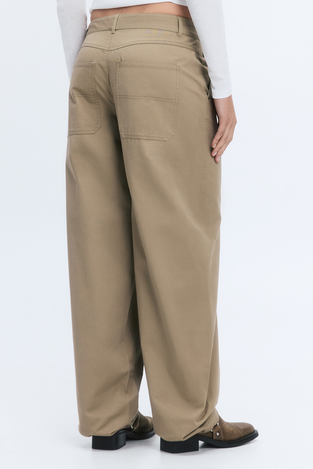 Брюки-чинос хлопковые с низкой посадкой - цвет бежевый - 4