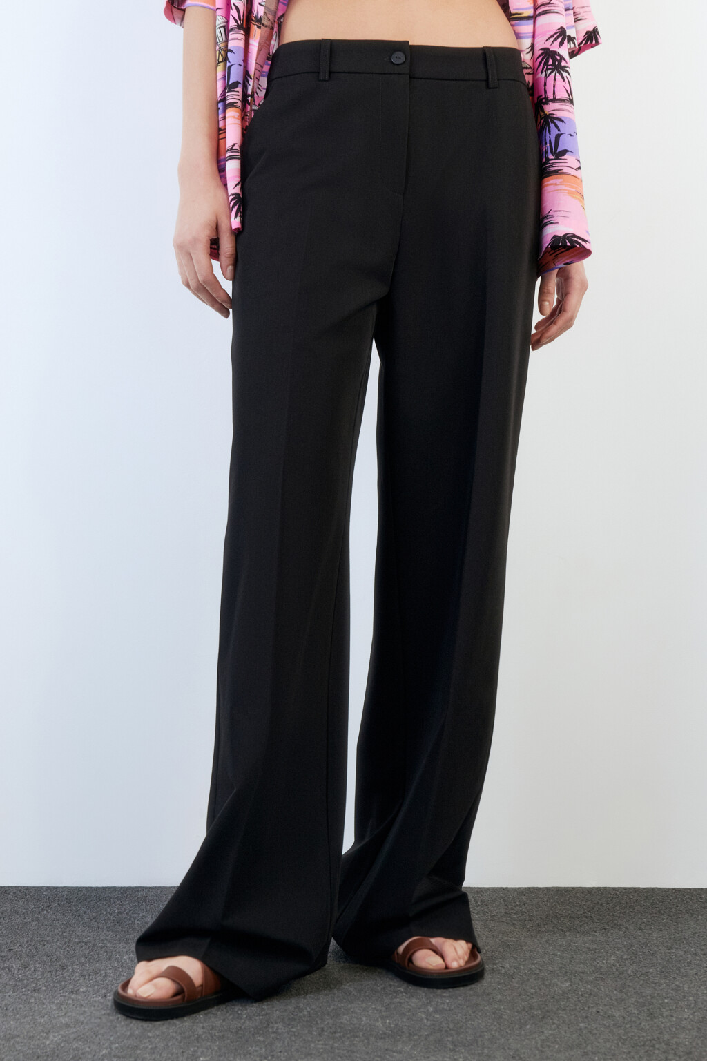 Брюки широкие костюмные с высокой посадкой - цвет черный - 2