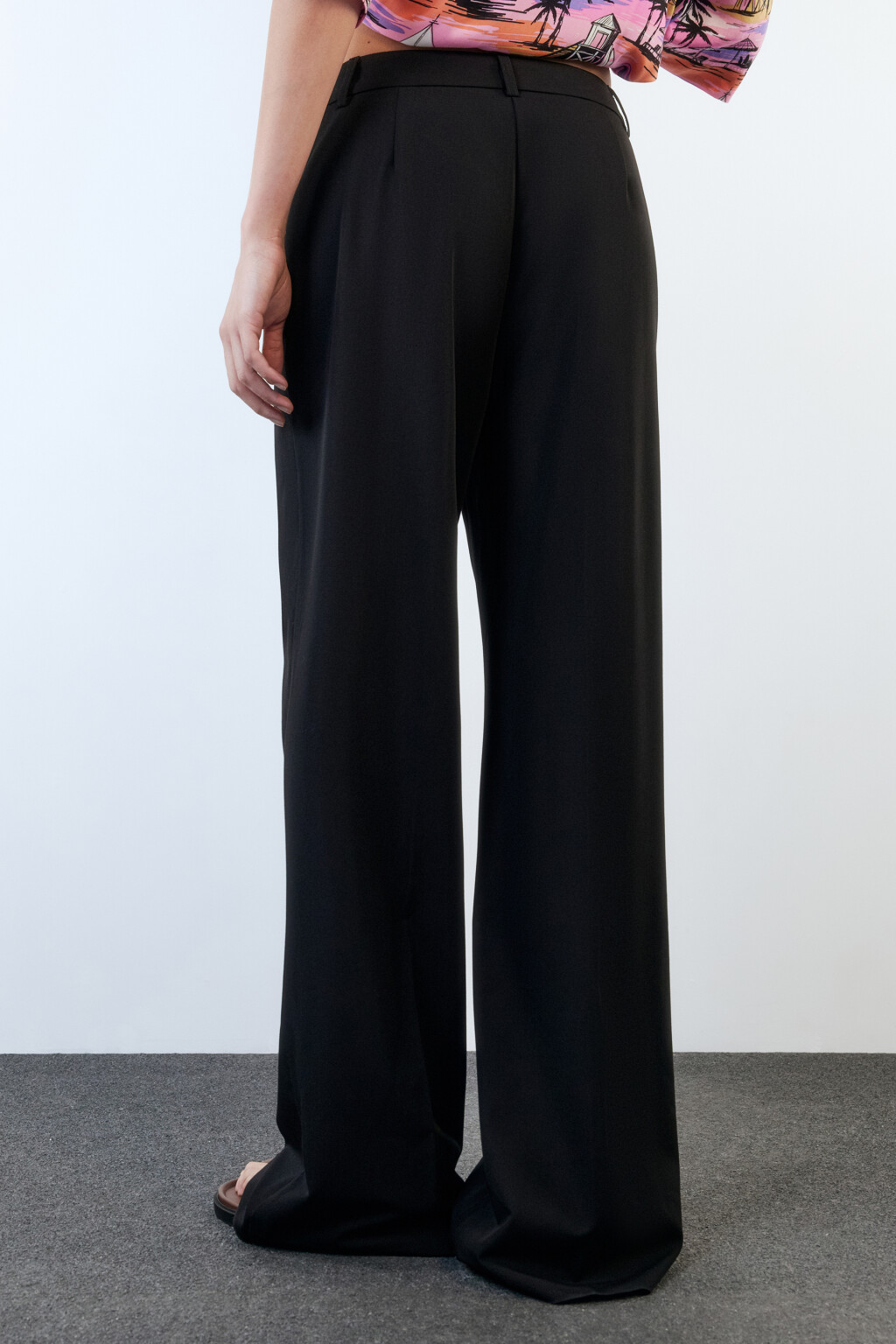 Брюки широкие костюмные с высокой посадкой - цвет черный - 4