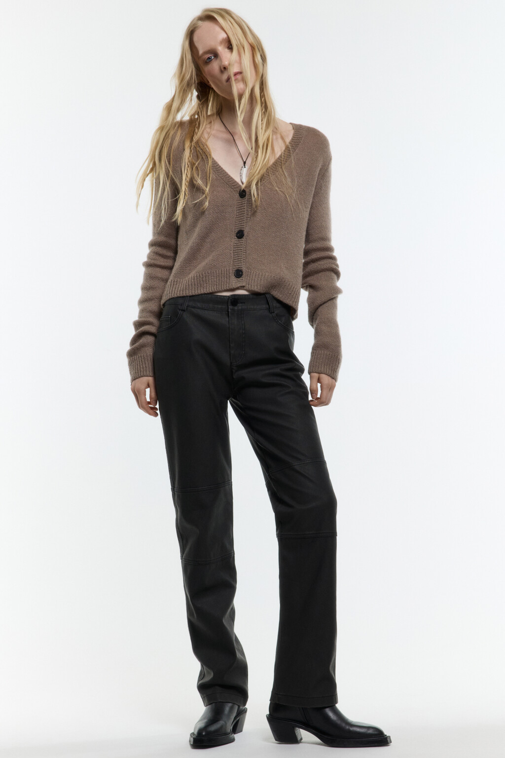 Брюки зауженные из искусственной кожи со стиркой - цвет черный - 1