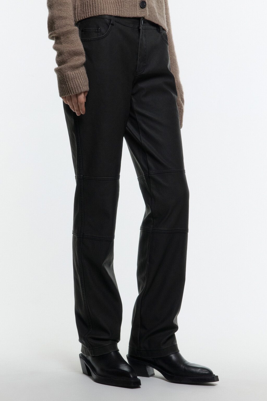 Брюки зауженные из искусственной кожи со стиркой - цвет черный - 3