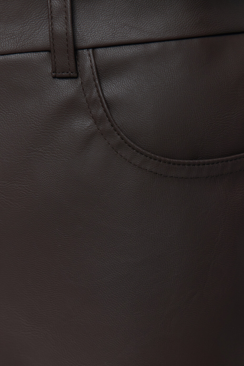 Брюки прямые из искусственной кожи с разрезами - цвет коричневый - 5