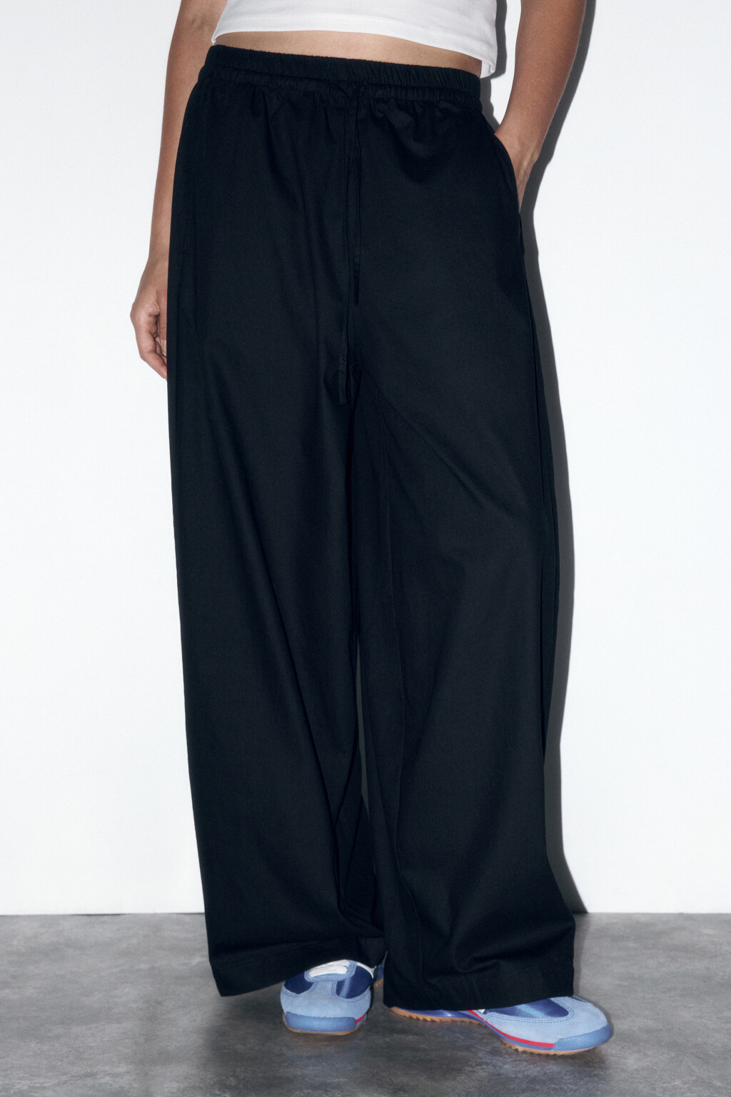 Брюки широкие с поясом на завязках - цвет черный - 2