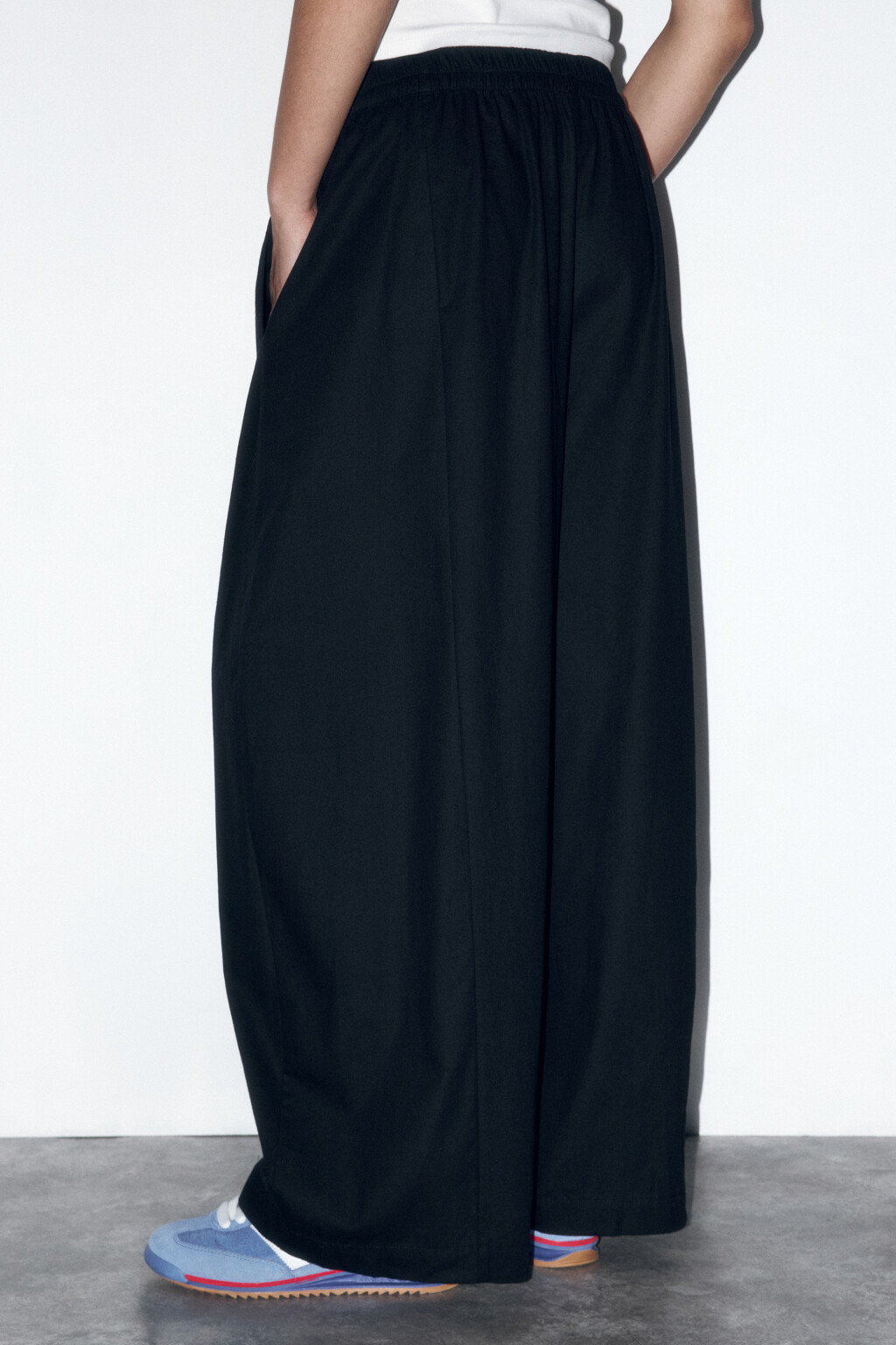 Брюки широкие с поясом на завязках - цвет черный - 4