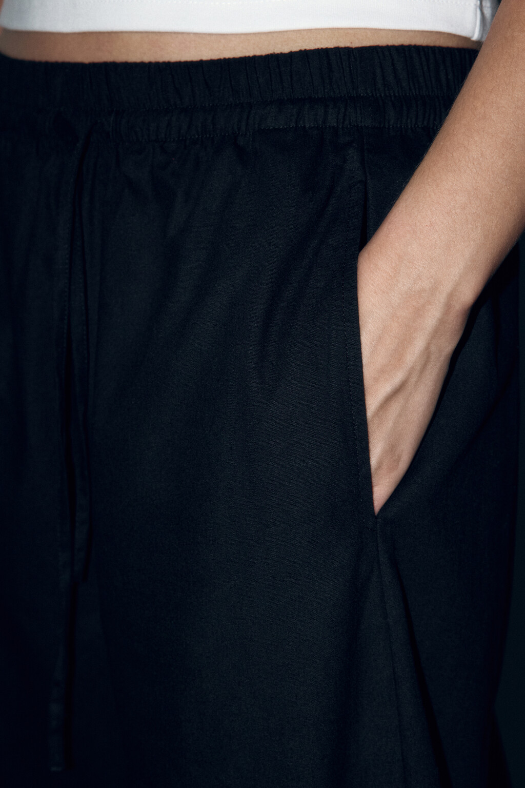 Брюки широкие с поясом на завязках - цвет черный - 7