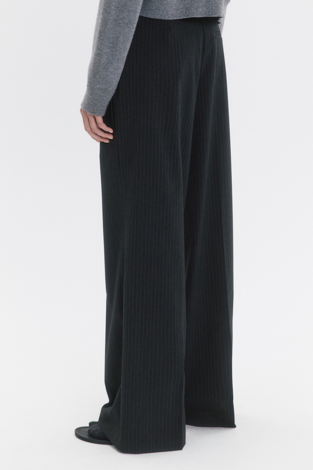 Брюки прямые костюмные в полоску - цвет серый - 4