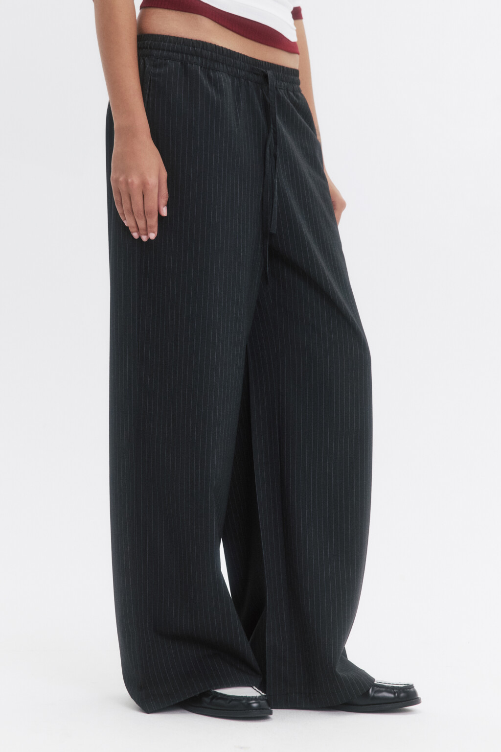 Брюки широкие в полоску с поясом на завязках - цвет черный - 4