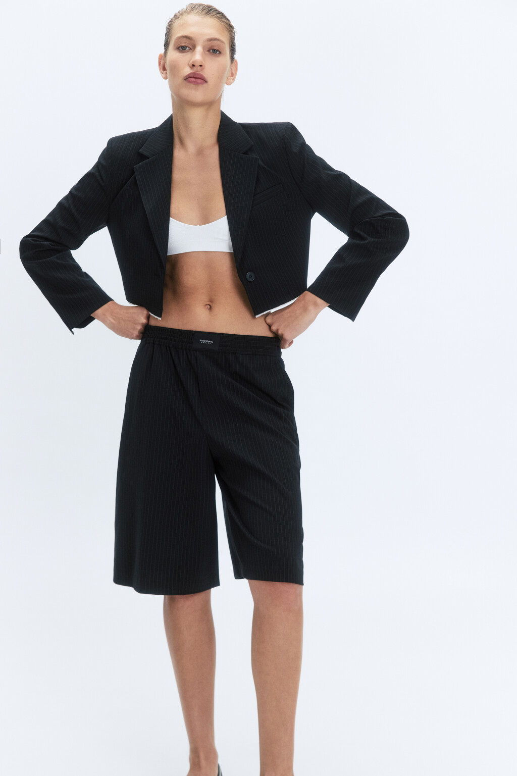 Шорты-бермуды костюмные в полоску - цвет черный - 4