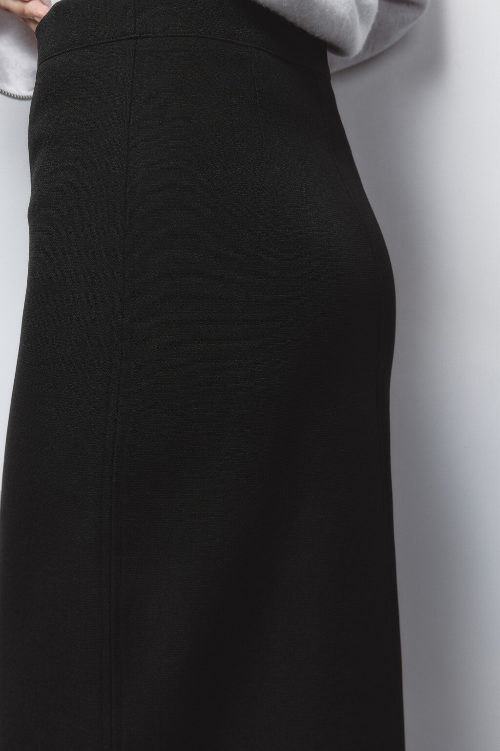 Юбка-карандаш миди с разрезом спереди - цвет черный - 7