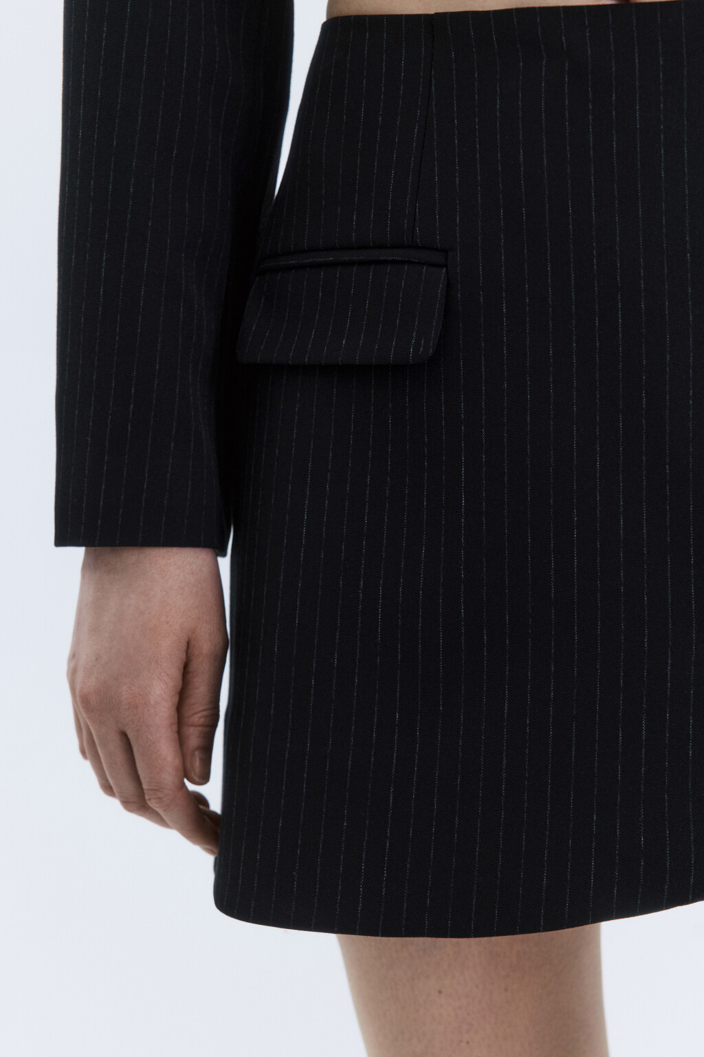 Юбка-трапеция мини костюмная в полоску - цвет черный - 7