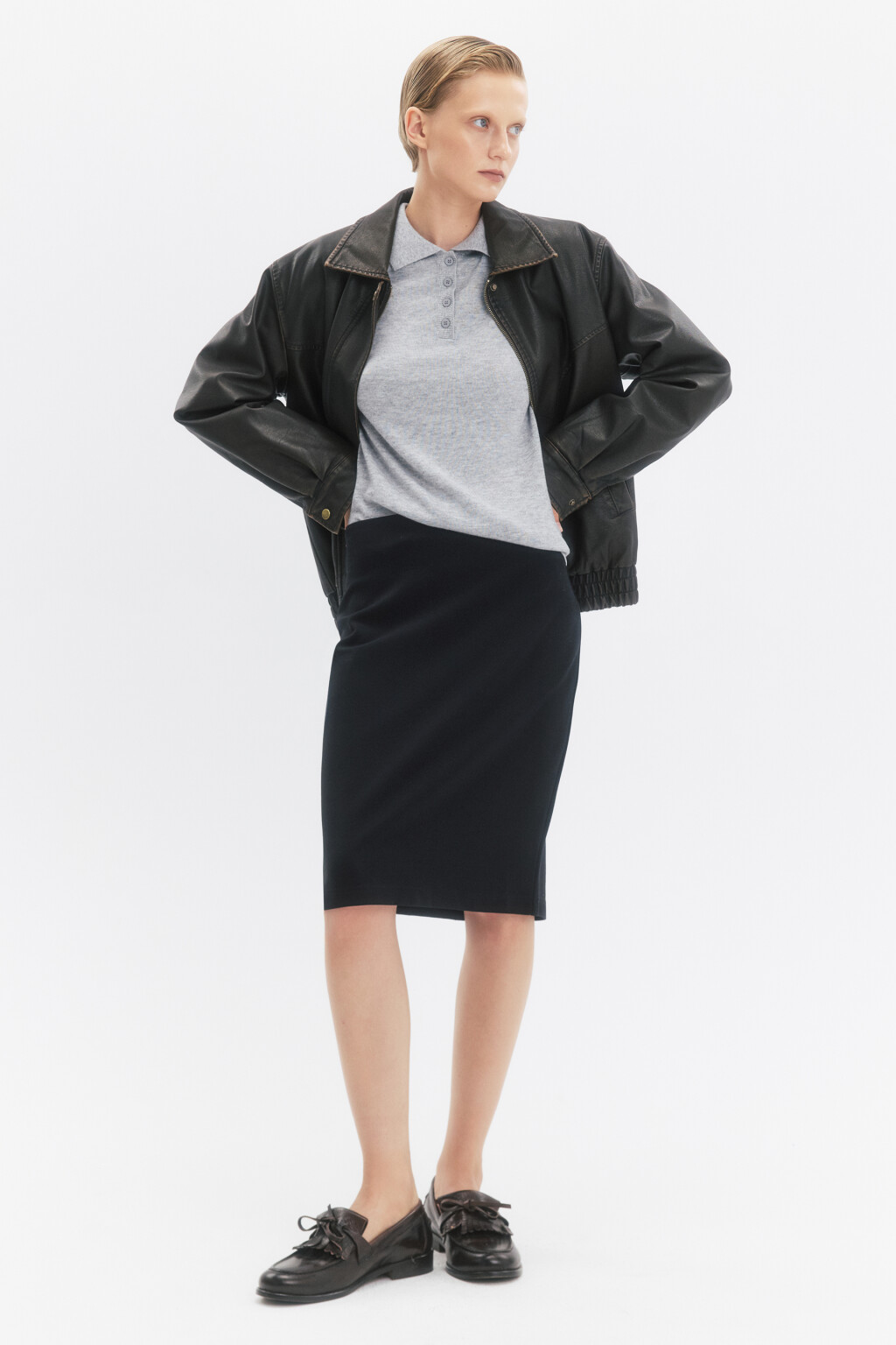 Юбка до колена облегающая с разрезом - цвет черный - 1