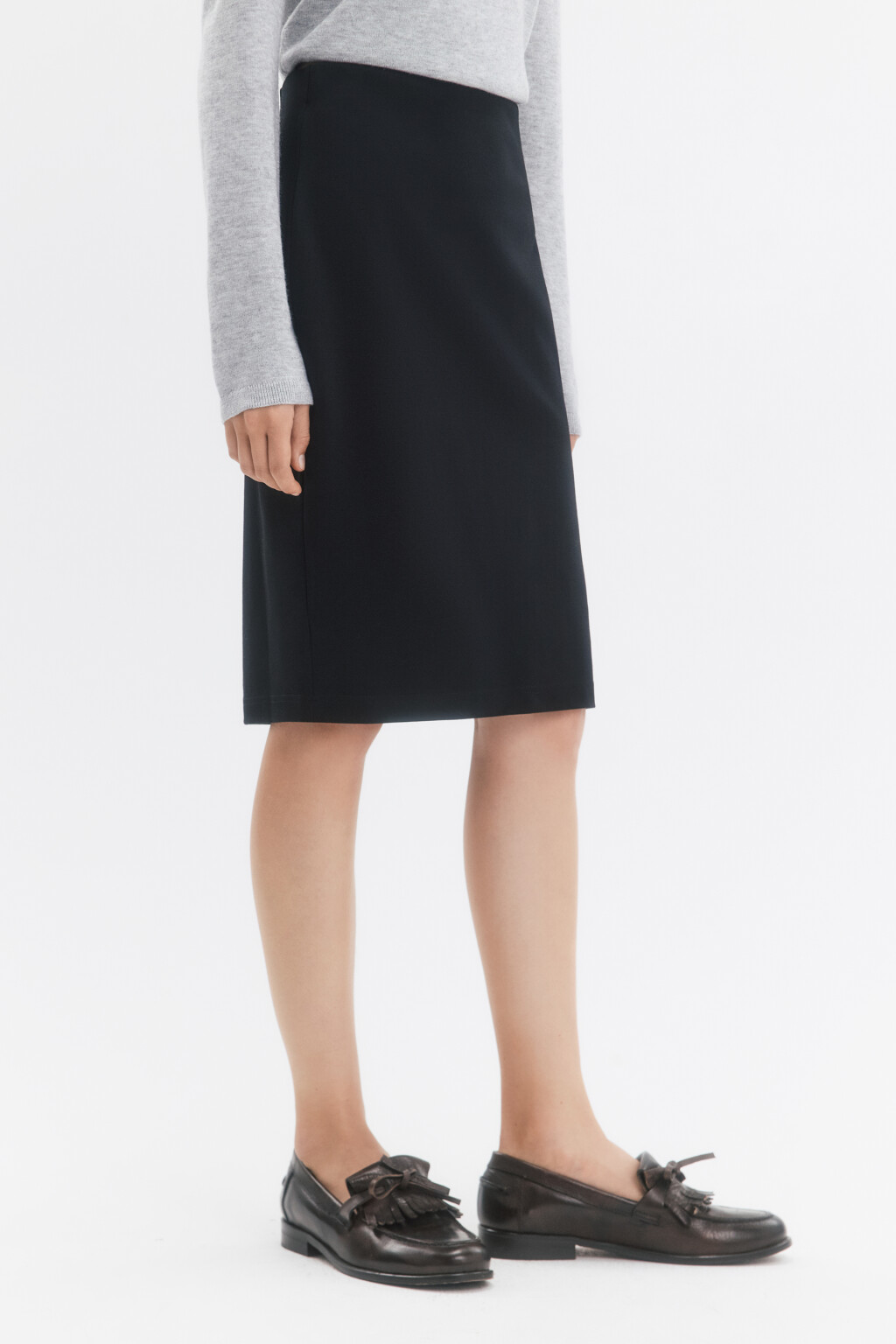 Юбка до колена облегающая с разрезом - цвет черный - 2