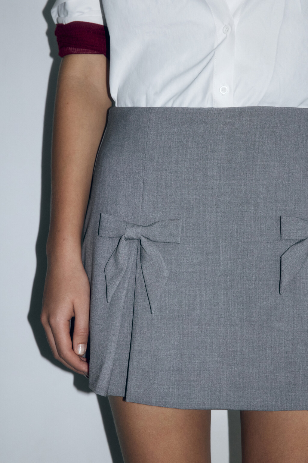 Юбка-шорты мини с бантиками и складками - цвет серый - 6