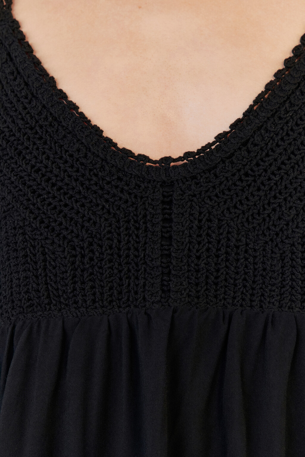 Платье-сарафан мини свободное с вязаным лифом - цвет черный - 6