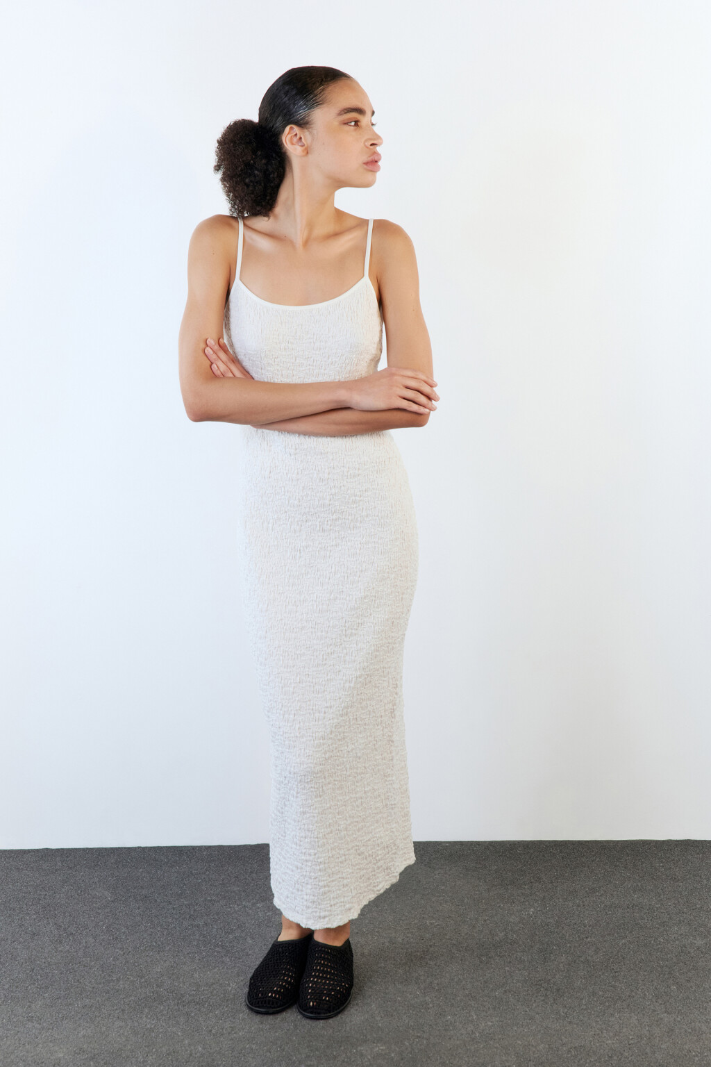 Платье миди облегающее на тонких бретельках - цвет белый - 2