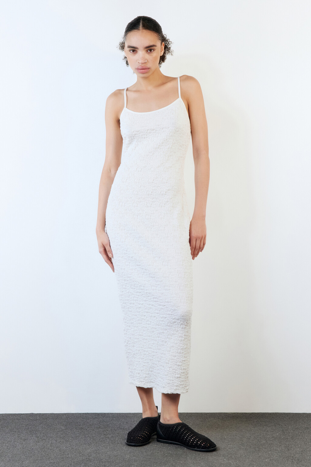 Платье миди облегающее на тонких бретельках - цвет белый - 4