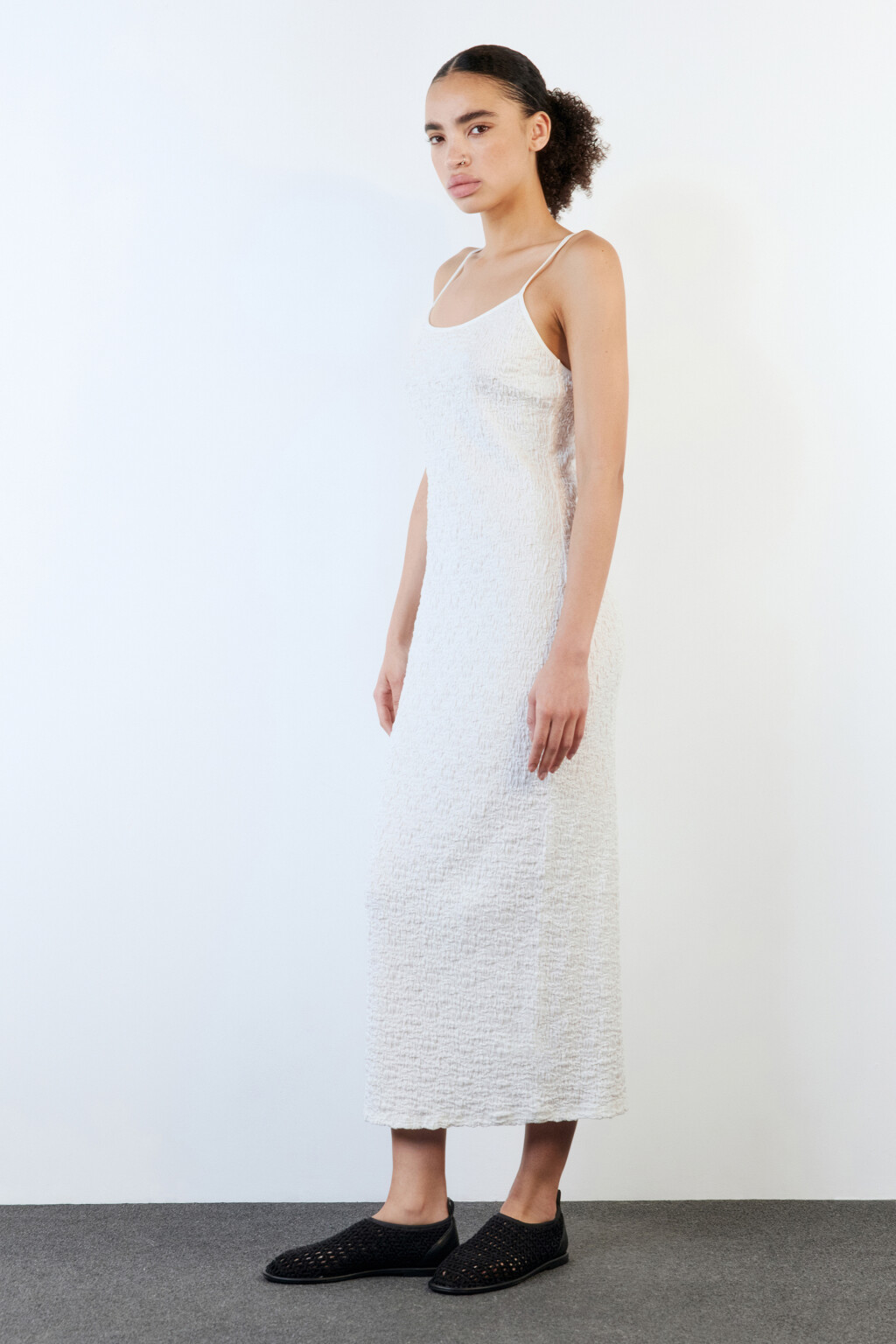 Платье миди облегающее на тонких бретельках - цвет белый - 5