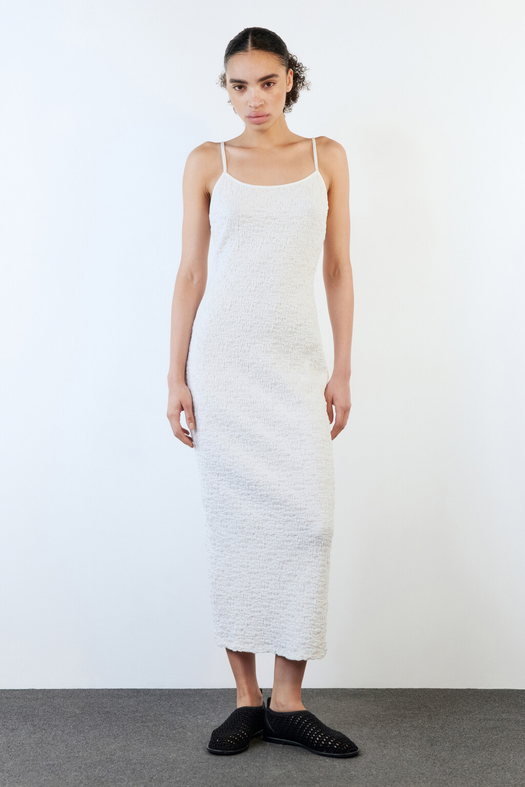 Платье миди облегающее на тонких бретельках - цвет белый - 7