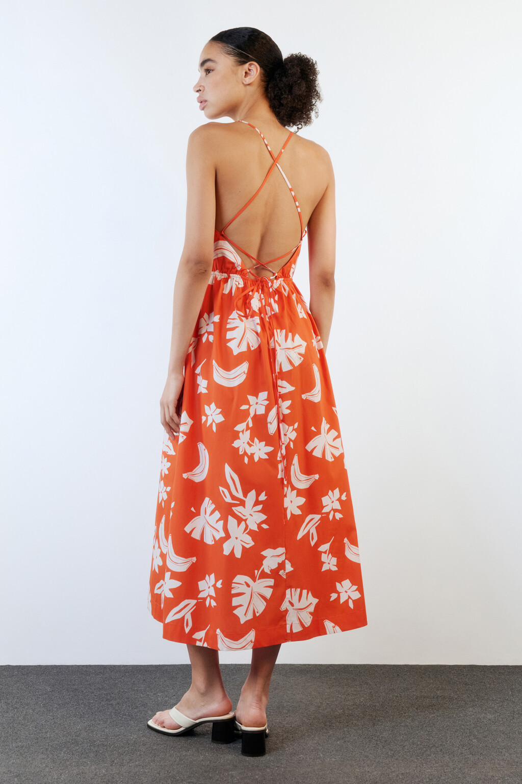 Платье-сарафан на тонких бретельках с принтом - цвет красный - 5