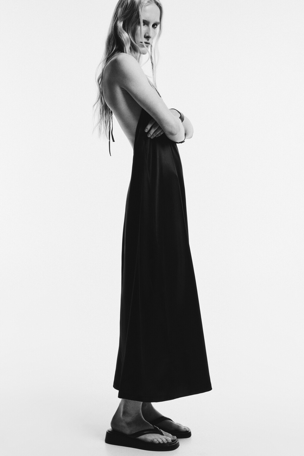 Платье-комбинация атласное с завязками на шее - цвет черный - 2